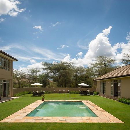 The Safari House Usa River Exterior foto